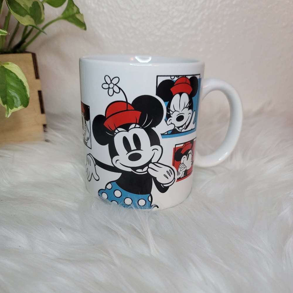 Minnie Mouse Vintage Pictures Mug